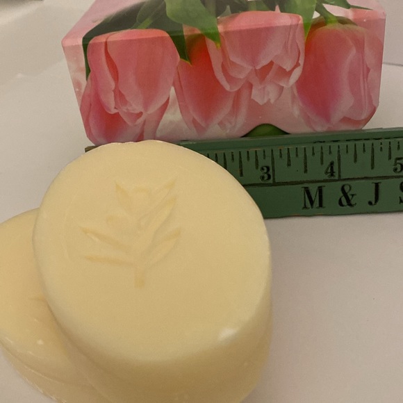 ๐HP๐Two Bars of Bath Soaps in Lovely Pink Tulip Box - Picture 5 of 7